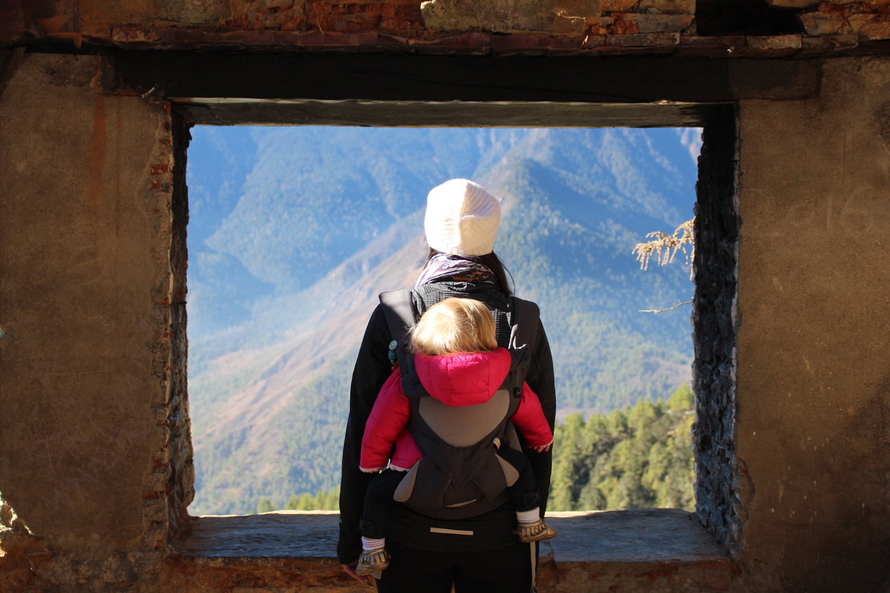 hiking tigers nest with a baby