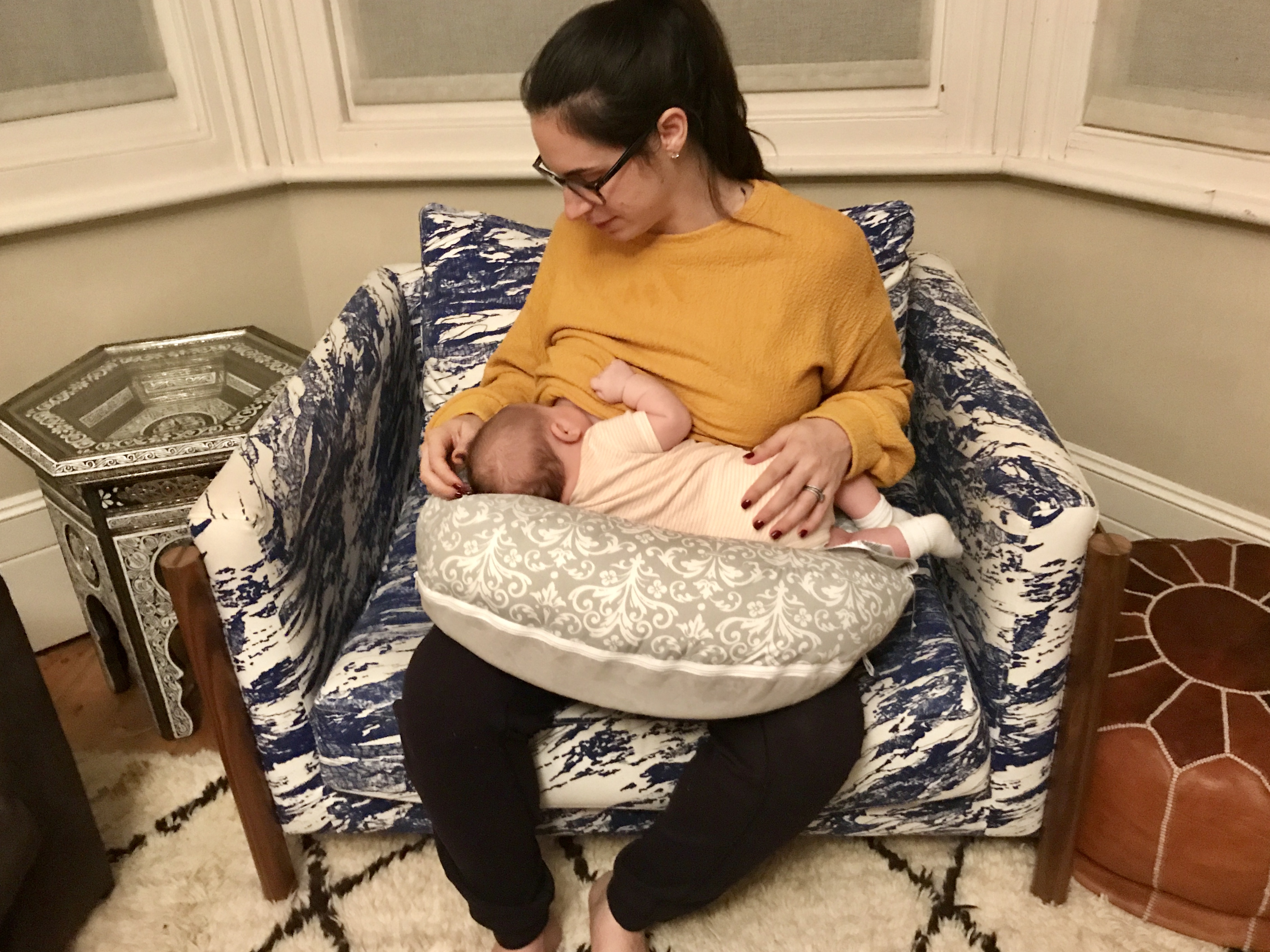 Boppy nursing pillow best latch