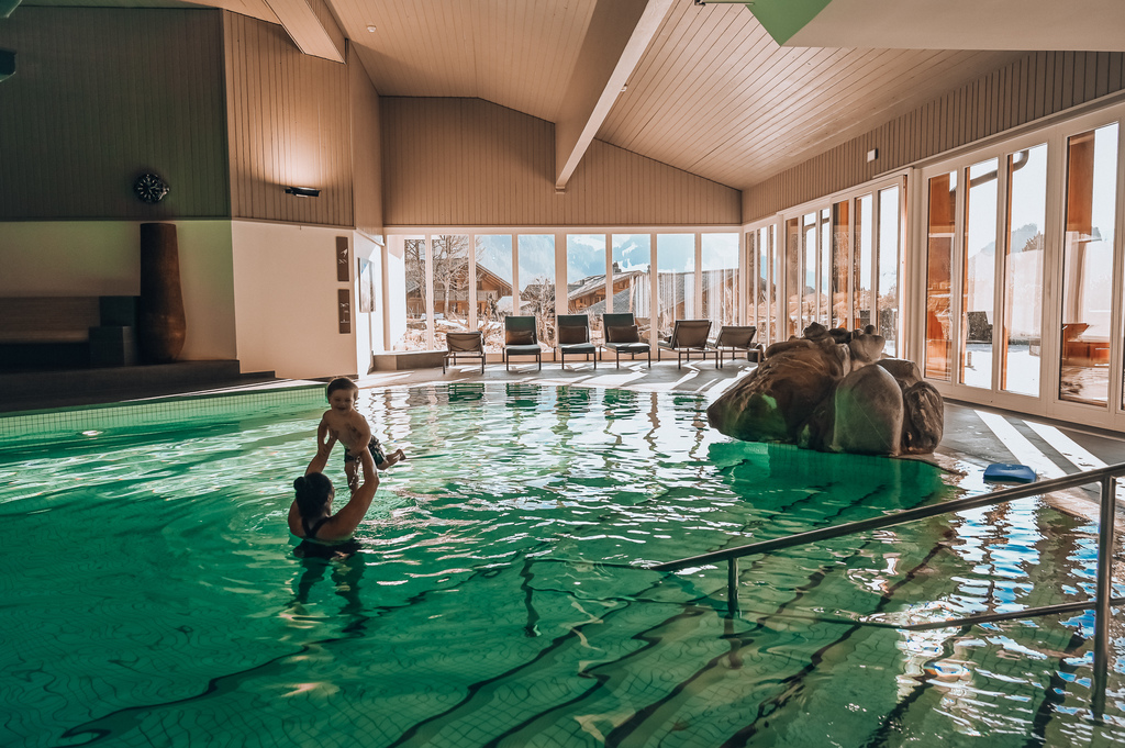 huus hotel gstaad pool